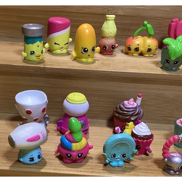 Shopkins Season Four 4 Large Lot Of 37 Figures Moose Toys Animated Food - Picture 4 of 11